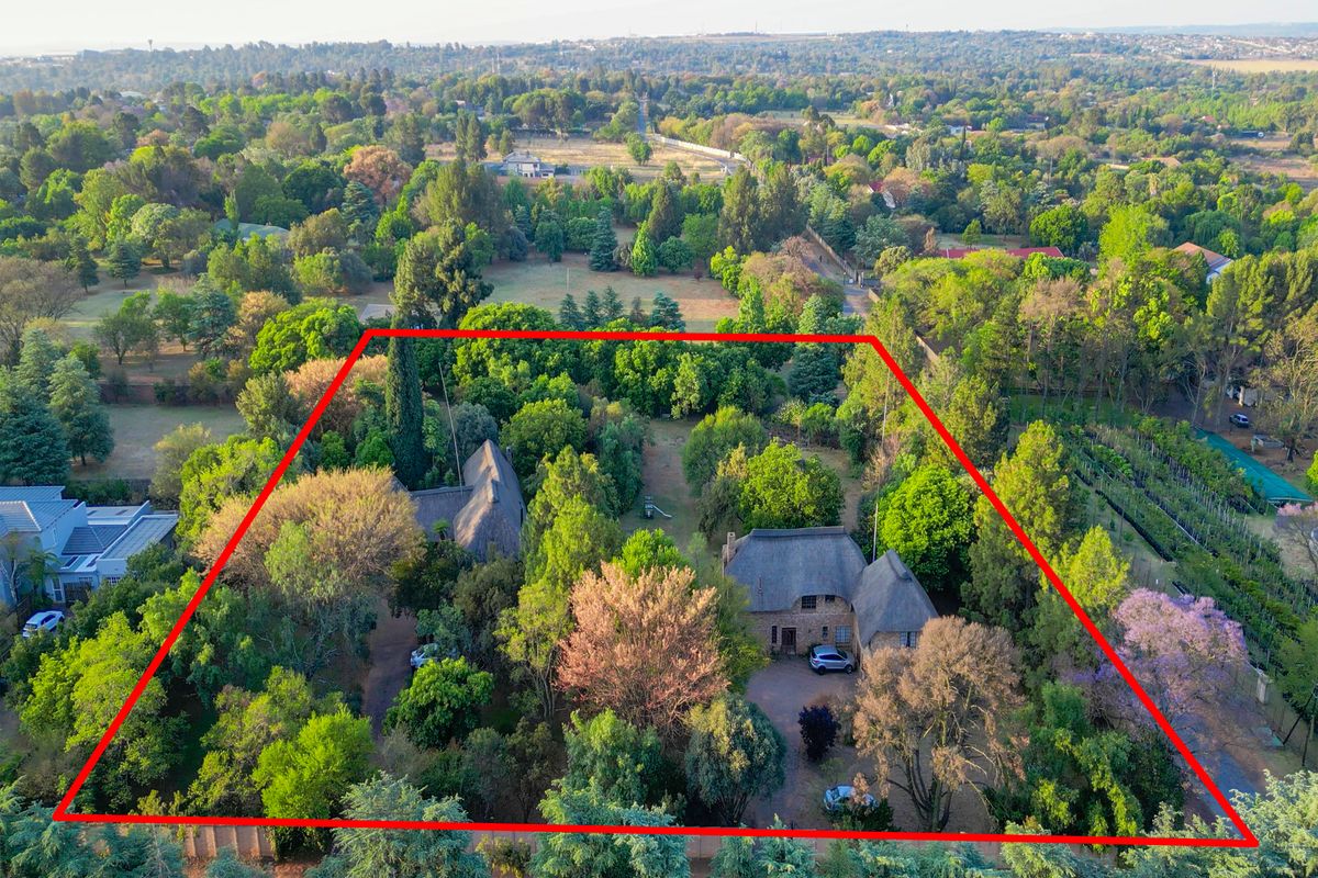 One property, Two Charming Homes, great for future investment. - Photo 2