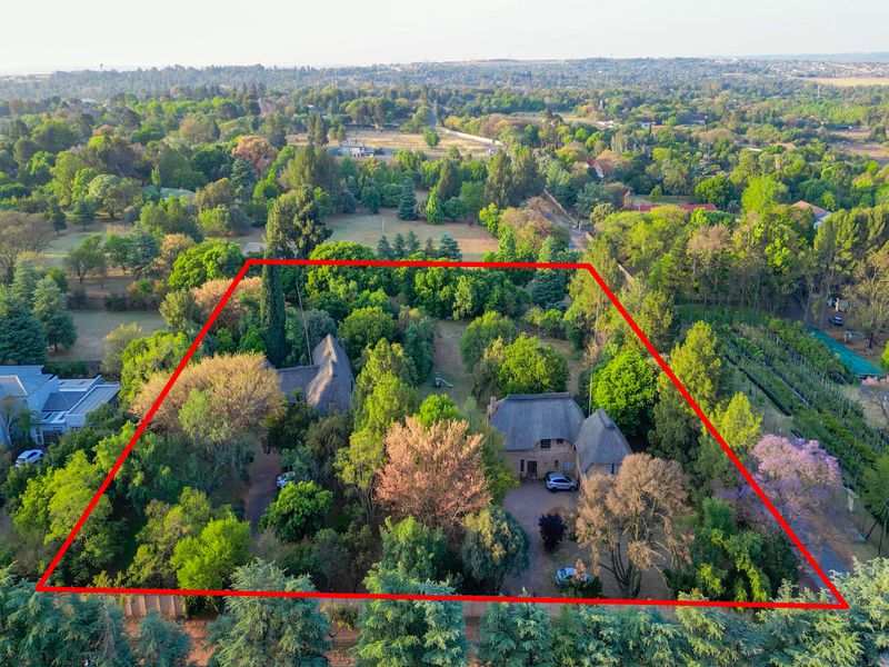 One property, Two Charming Homes, great for future investment. - Photo 2