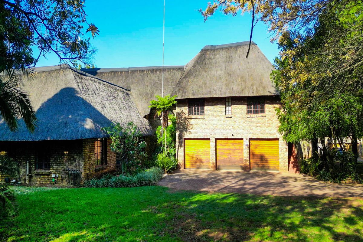 One property, Two Charming Homes, great for future investment. - Photo 4