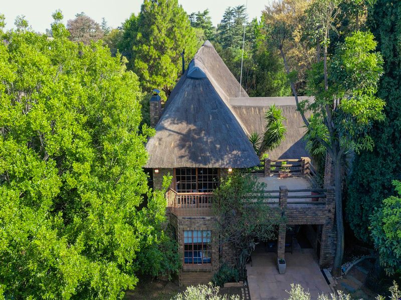 One property, Two Charming Homes, great for future investment. - Photo 3