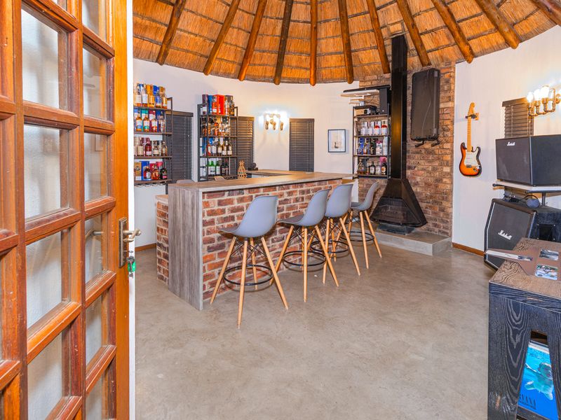 One property, Two Charming Homes, great for future investment. - Photo 9