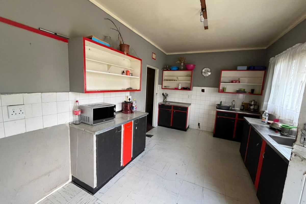 Spacious Grootvlei Gem – Family Home with Flat and Expansive Yard! - Photo 2