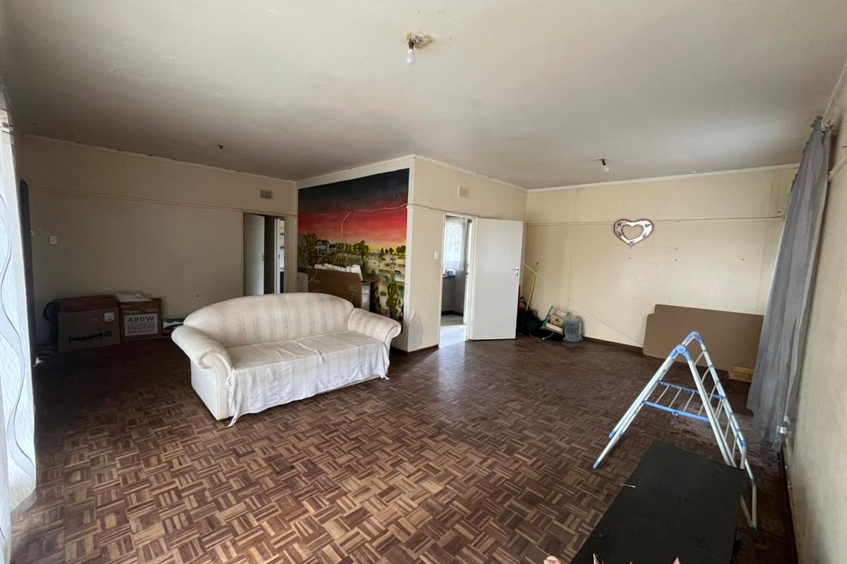 Spacious Grootvlei Gem – Family Home with Flat and Expansive Yard! - Photo 3