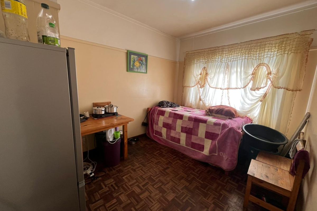 Spacious Grootvlei Gem – Family Home with Flat and Expansive Yard! - Photo 5