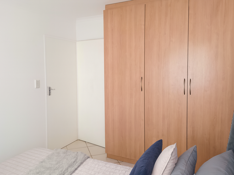 MODERN 1 BEDROOM UNIT – GROUND FLOOR – PRICED TO SELL! - Photo 5