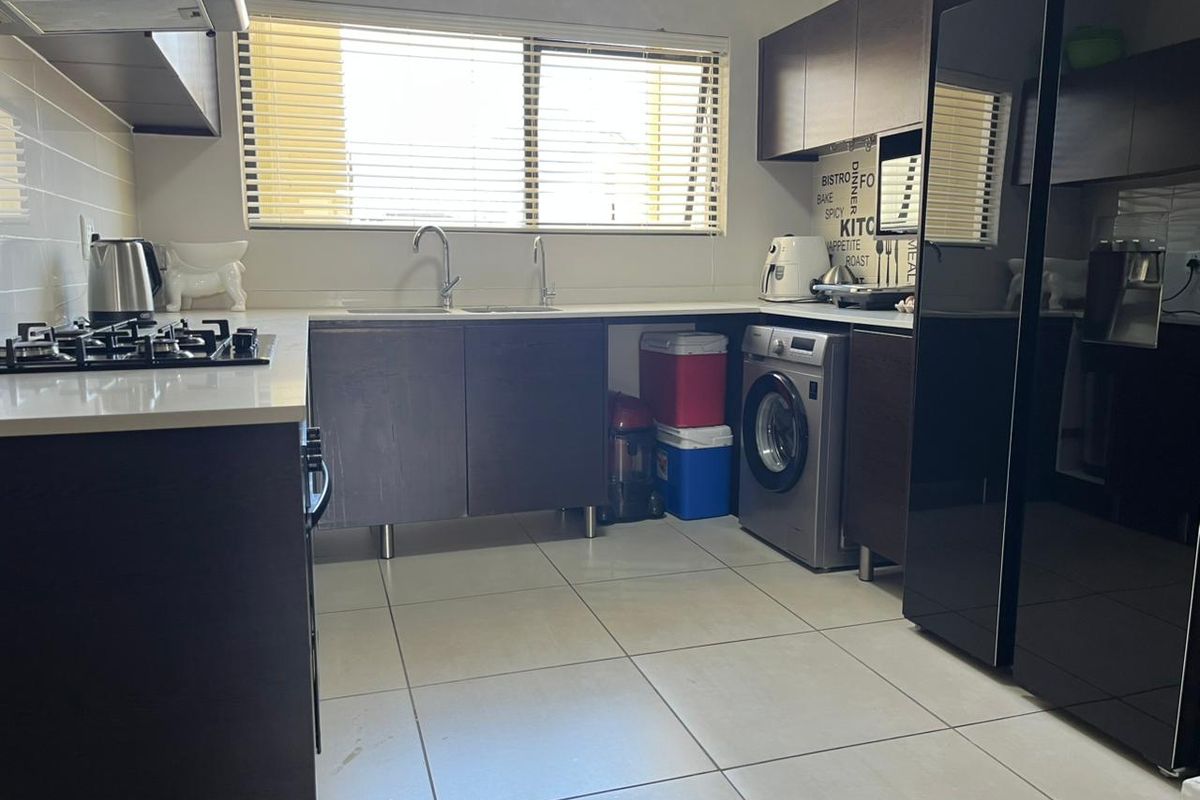 Modern 2-Bed Apartment for Sale in Kyalami Hills, Midrand – Prime Investment Opportunity - Photo 4