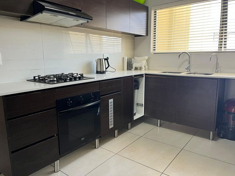 Modern 2-Bed Apartment for Sale in Kyalami Hills, Midrand – Prime Investment Opportunity - Photo 5