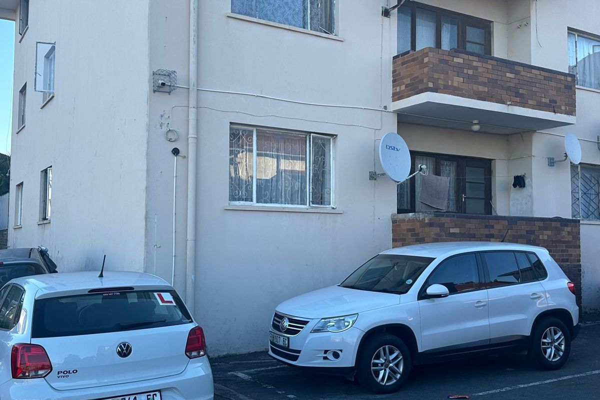Neat & Spacious 3-Bedroom Flat in Southernwood with Garage - Photo 2