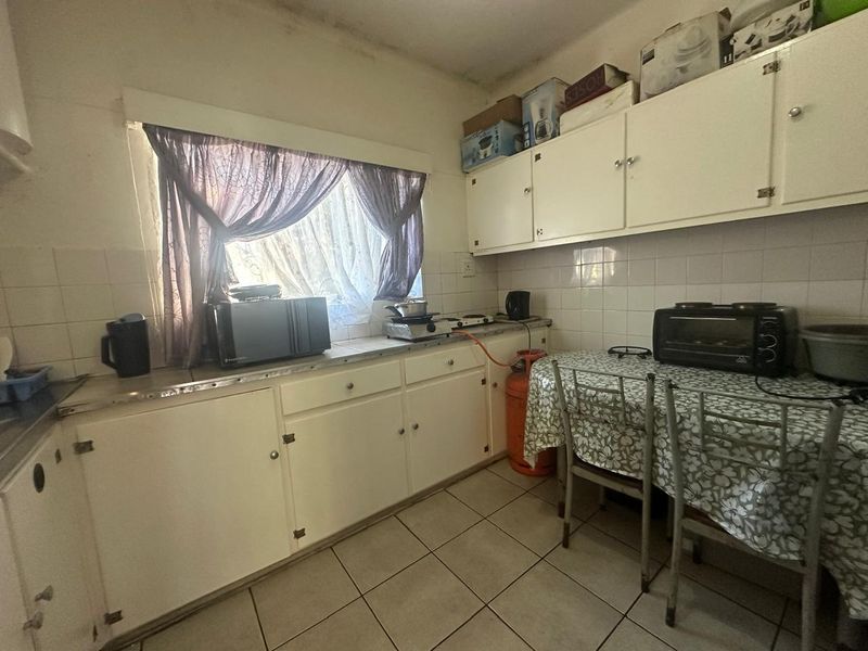 Neat & Spacious 3-Bedroom Flat in Southernwood with Garage - Photo 6
