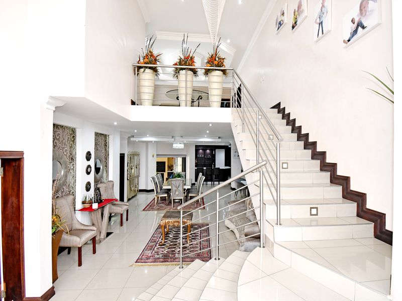 Fully Furnished Five-Star Living with Cinema, Pool & Greenbelt Views - Photo 5