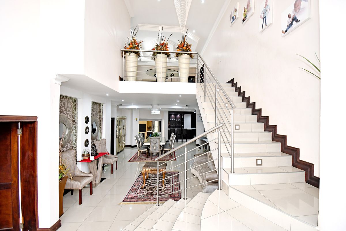 Fully Furnished Five-Star Living with Cinema, Pool & Greenbelt Views - Photo 5