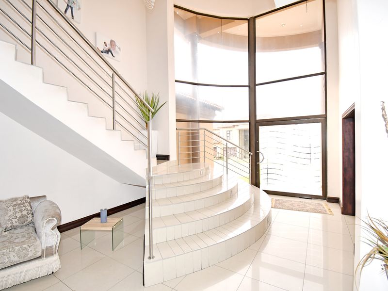 Fully Furnished Five-Star Living with Cinema, Pool & Greenbelt Views - Photo 4