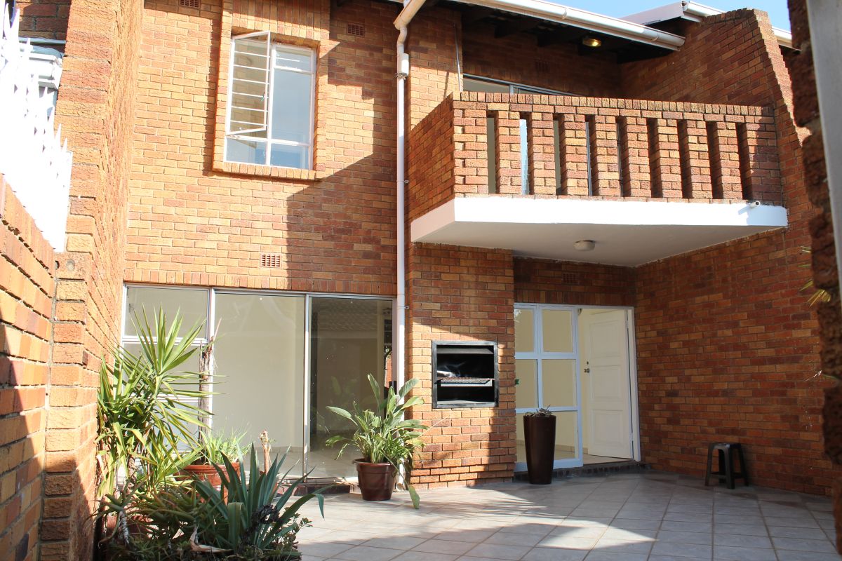Modern Living in a Secure Bedfordview Complex - Photo 3