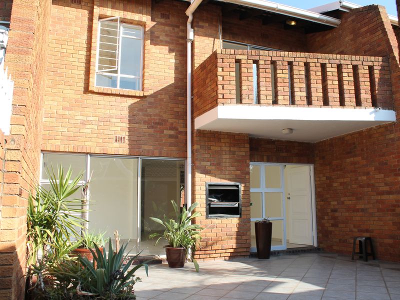 Modern Living in a Secure Bedfordview Complex - Photo 3