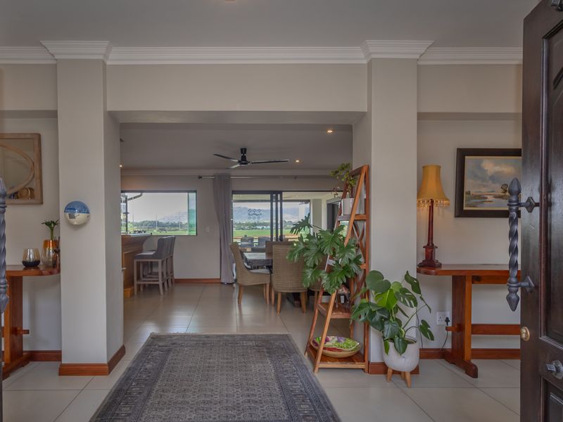 Prime Location Showcasing Luxury Living At Its Best - Photo 5