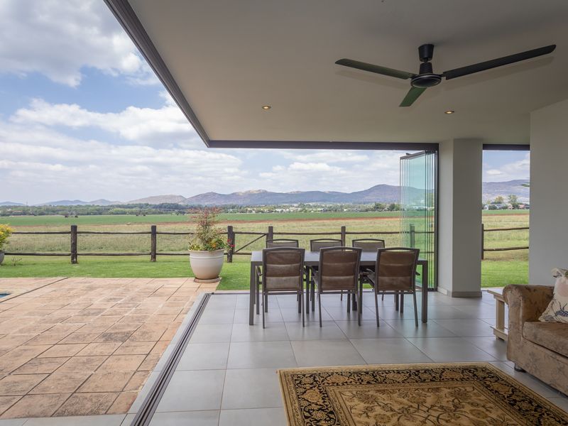Prime Location Showcasing Luxury Living At Its Best - Photo 2