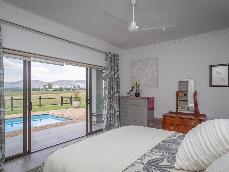 Prime Location Showcasing Luxury Living At Its Best - Photo 3