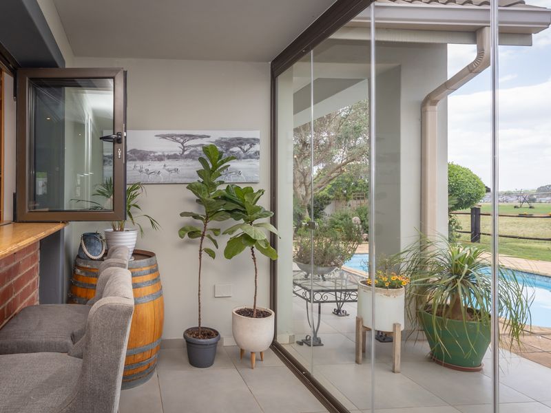 Prime Location Showcasing Luxury Living At Its Best - Photo 6