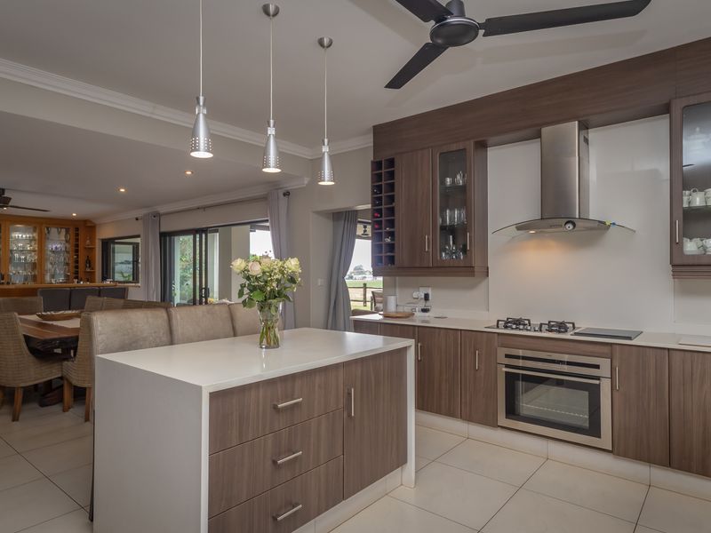 Prime Location Showcasing Luxury Living At Its Best - Photo 9