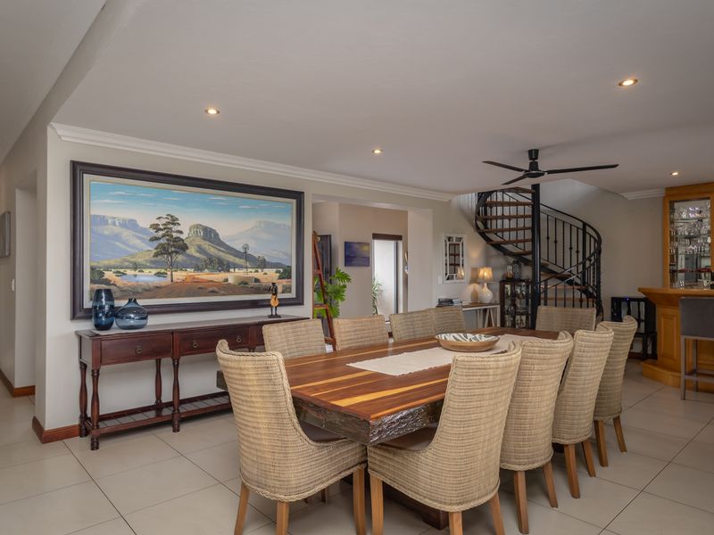 Prime Location Showcasing Luxury Living At Its Best - Photo 8