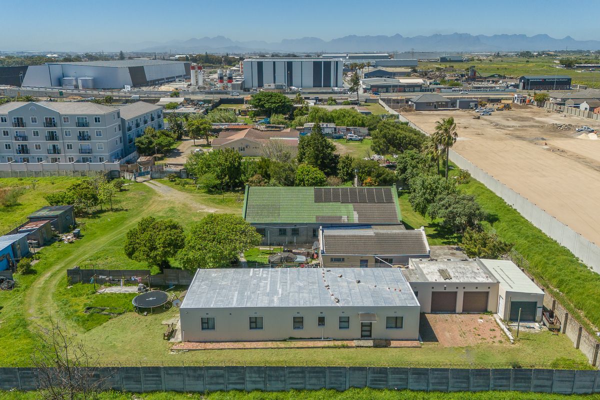 Prime 4,362m2 Rare Find: Two Adjoining Properties with Endless Potential - Develop, Invest or Occupy - Photo 4