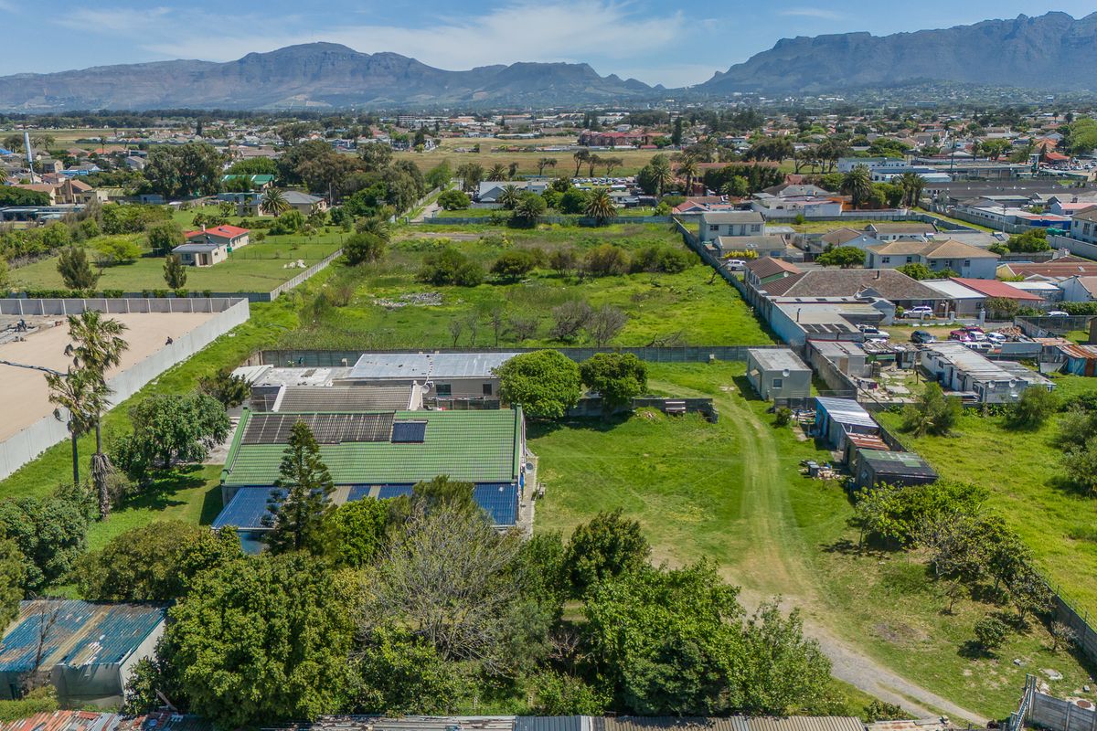 Prime 4,362m2 Rare Find: Two Adjoining Properties with Endless Potential - Develop, Invest or Occupy - Photo 3