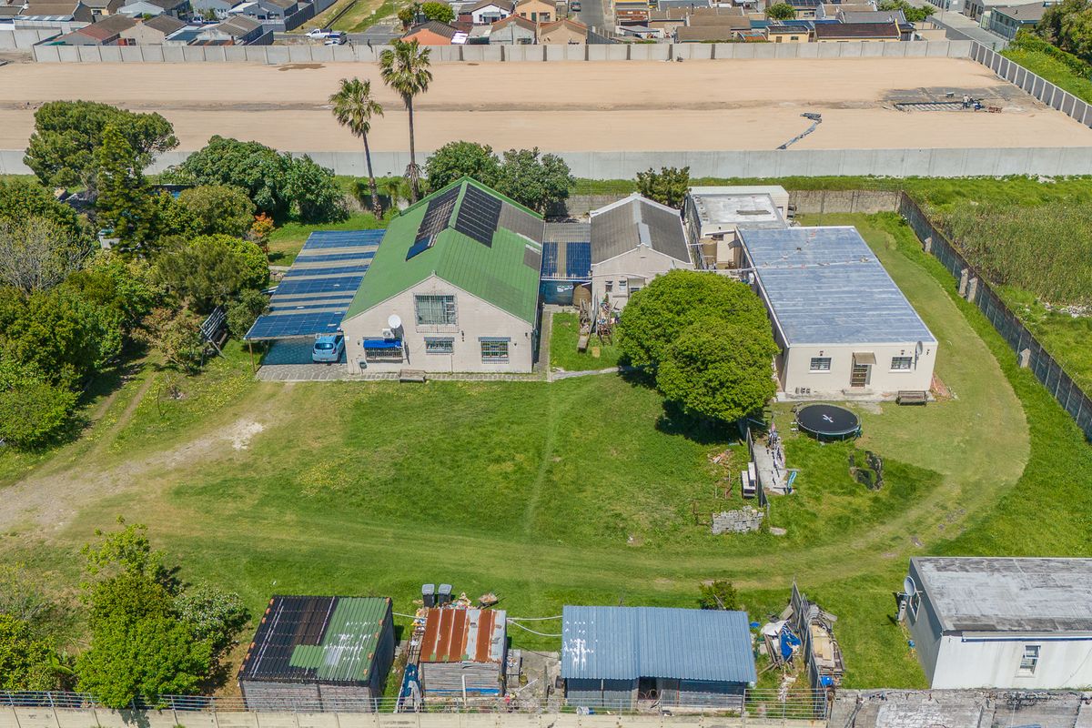 Prime 4,362m2 Rare Find: Two Adjoining Properties with Endless Potential - Develop, Invest or Occupy - Photo 5