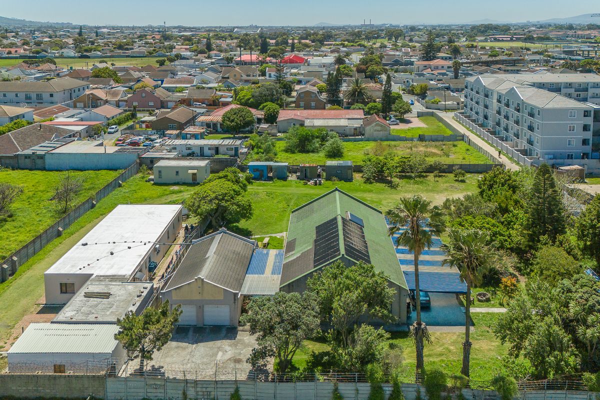 Prime 4,362m2 Rare Find: Two Adjoining Properties with Endless Potential - Develop, Invest or Occupy - Photo 2