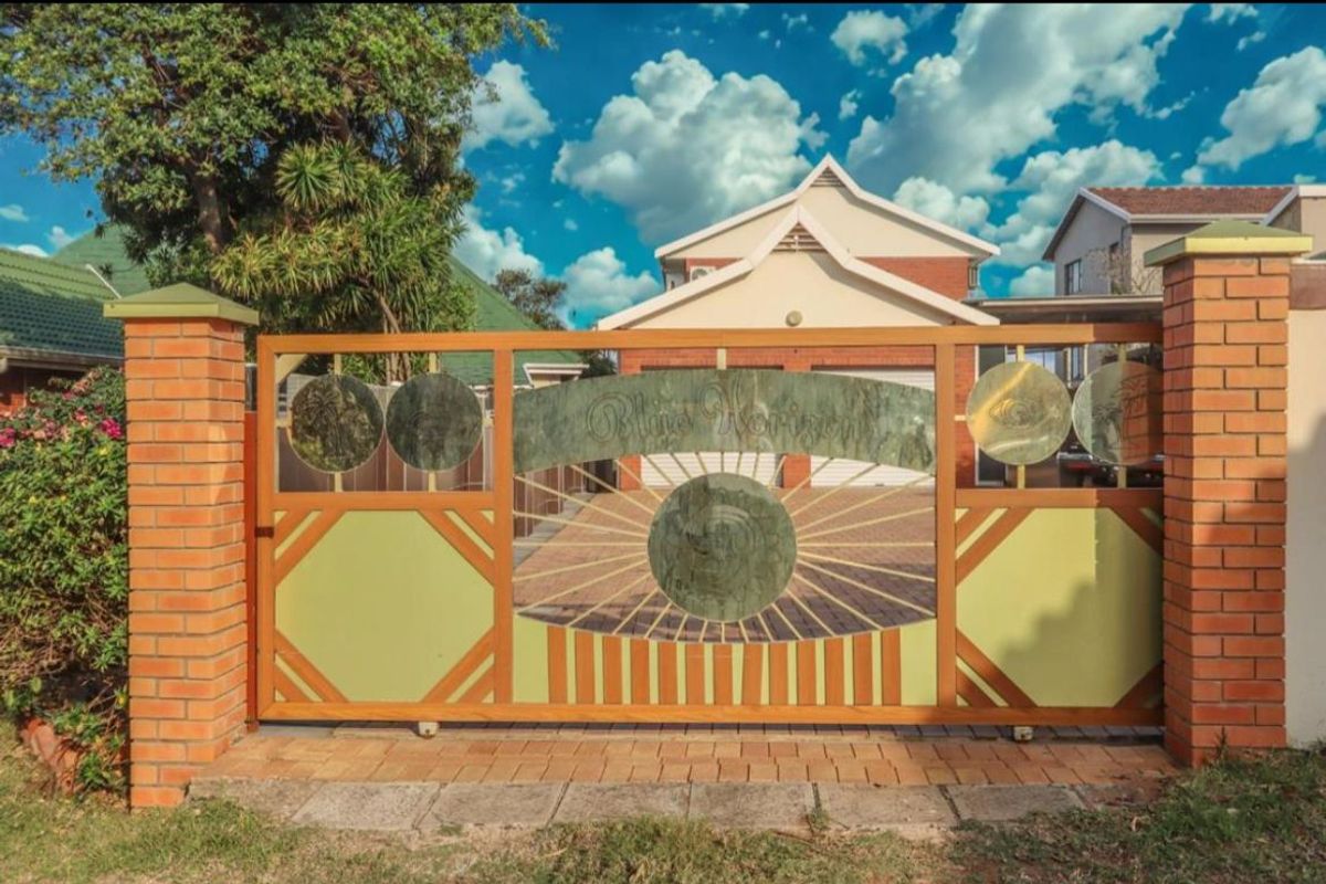 Ultra Modern Designer Home on Marine Drive "Millionaire’s Mile" - Photo 4