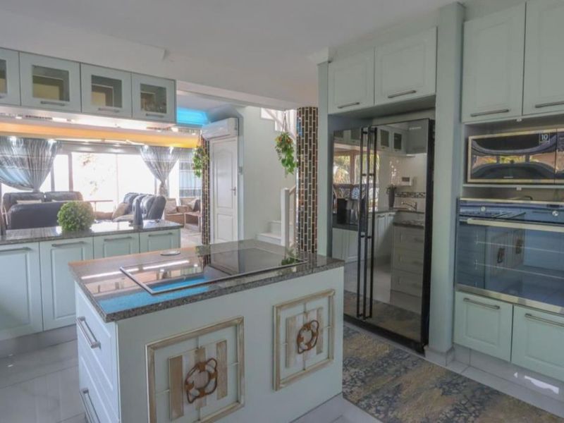 Ultra Modern Designer Home on Marine Drive "Millionaire’s Mile" - Photo 8