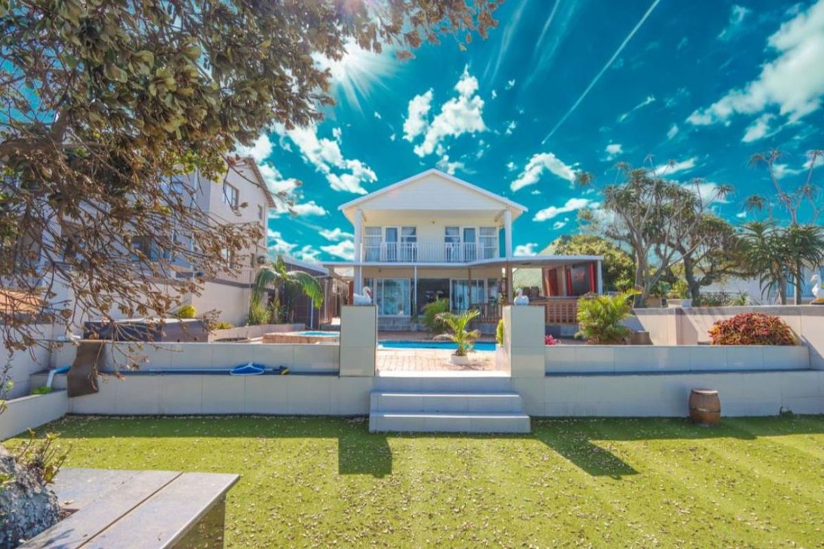 Ultra Modern Designer Home on Marine Drive "Millionaire’s Mile" - Photo 3