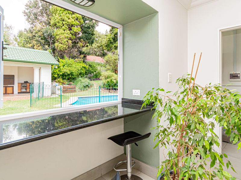 Spacious 4- bedroom family home with cottage and solar - Robin Acres - Photo 7