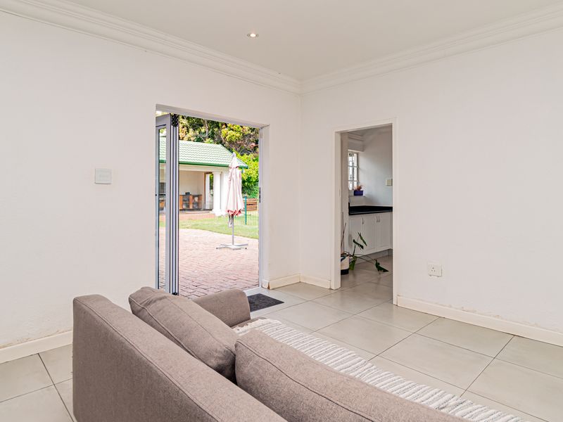 Spacious 4- bedroom family home with cottage and solar - Robin Acres - Photo 8