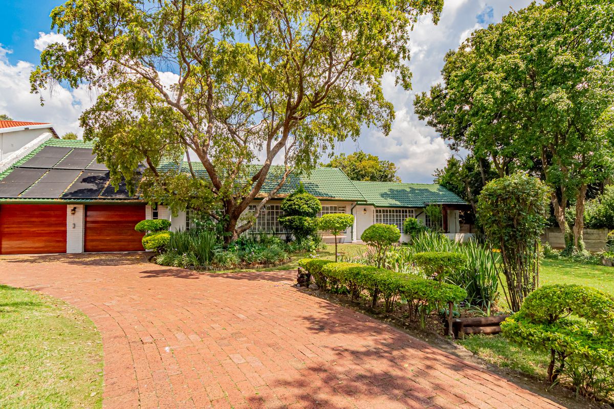 Spacious 4- bedroom family home with cottage and solar - Robin Acres - Photo 3
