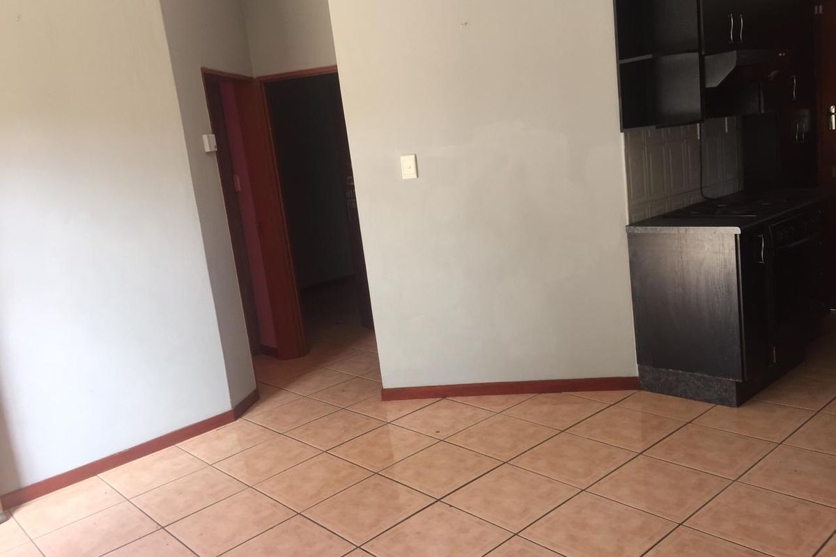 3 Bedroom family home available to rent in Amalinda - R7500 per month - Photo 4