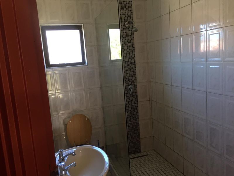 3 Bedroom family home available to rent in Amalinda - R7500 per month - Photo 10