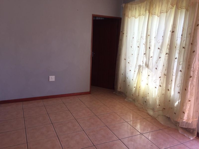 3 Bedroom family home available to rent in Amalinda - R7500 per month - Photo 9