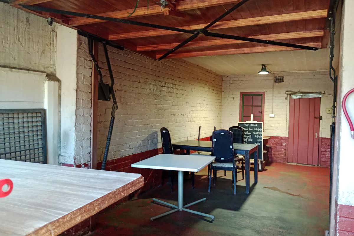 3 Bedrooms 1 Bathroom Kenilworth Gauteng - Photo 4