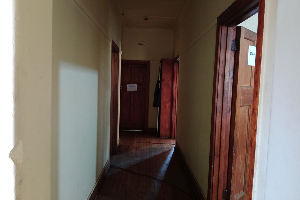 3 Bedrooms 1 Bathroom Kenilworth Gauteng - Photo 5