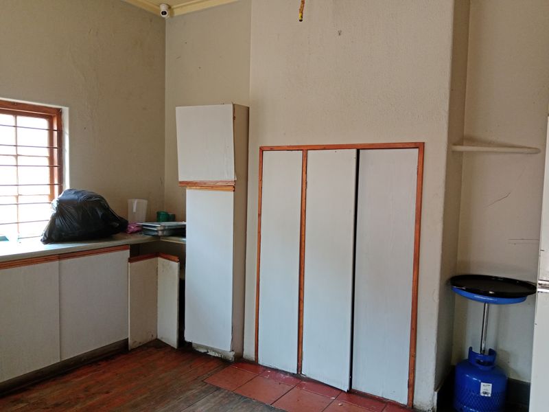 3 Bedrooms 1 Bathroom Kenilworth Gauteng - Photo 8