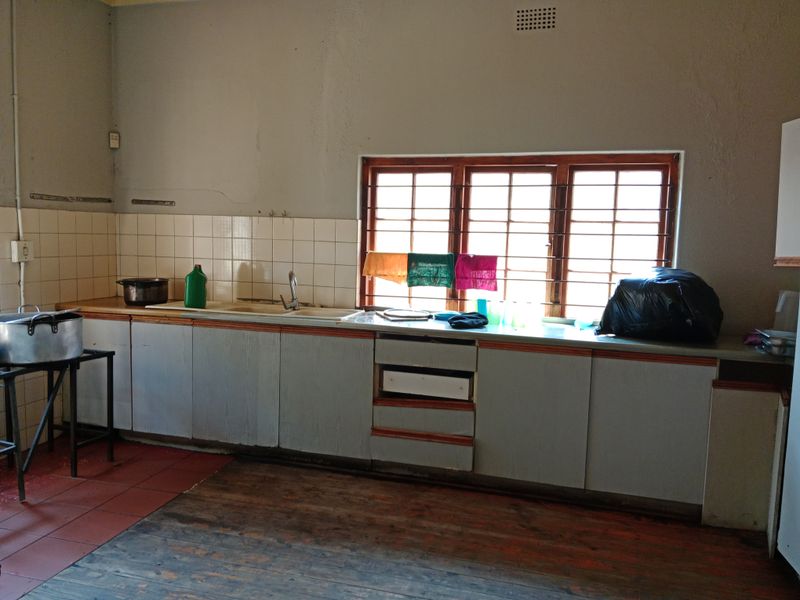 3 Bedrooms 1 Bathroom Kenilworth Gauteng - Photo 7