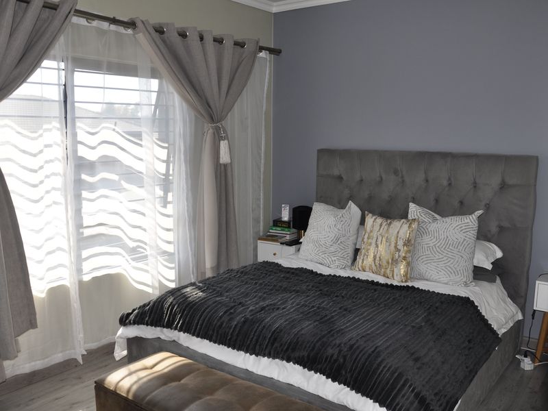 Luxury Living Meets Smart Investment – Modern 2-Bed, 2-Bath Apartment at Franklin on 8th - Photo 10