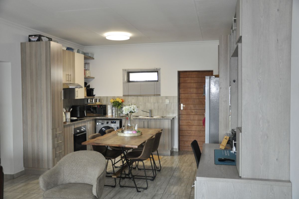 Luxury Living Meets Smart Investment – Modern 2-Bed, 2-Bath Apartment at Franklin on 8th - Photo 4
