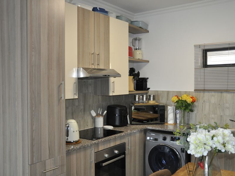 Luxury Living Meets Smart Investment – Modern 2-Bed, 2-Bath Apartment at Franklin on 8th - Photo 7