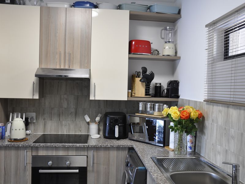 Luxury Living Meets Smart Investment – Modern 2-Bed, 2-Bath Apartment at Franklin on 8th - Photo 6