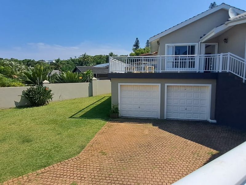 Stylish Coastal Family Home with Sea Views in Ballito - Photo 8