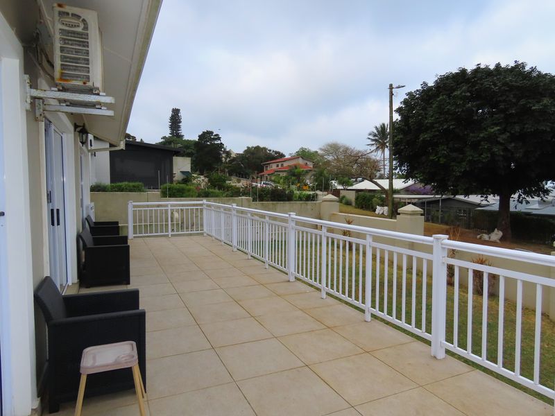 Stylish Coastal Family Home with Sea Views in Ballito - Photo 6