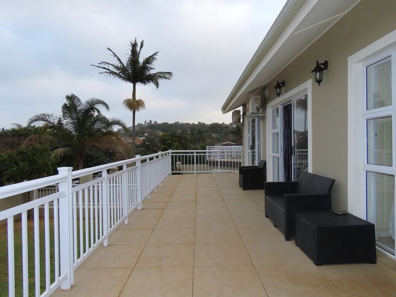 Stylish Coastal Family Home with Sea Views in Ballito - Photo 3