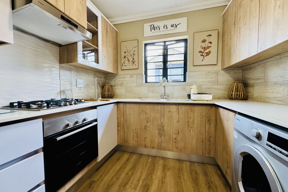 3 Bedroom Apartment for Sale in Roodepark Eco City 2! - Photo 3