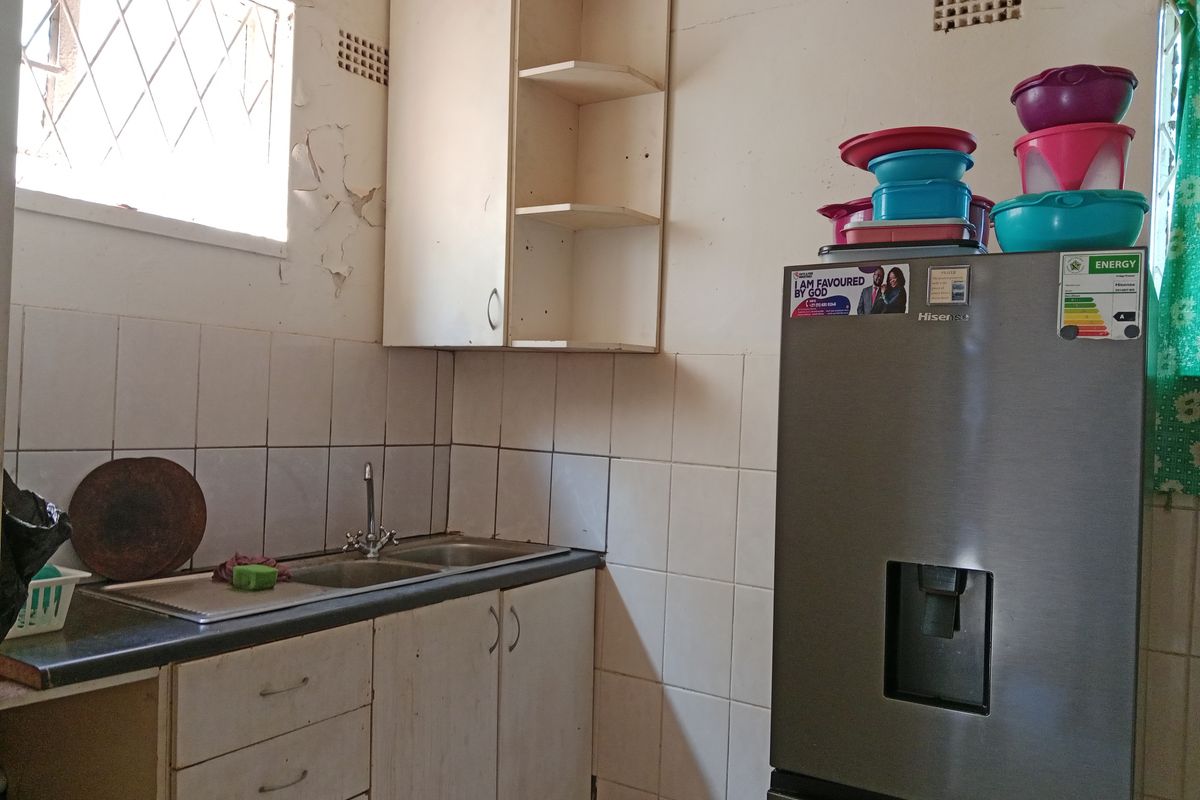 2 Bedrooms 1 Bathroom Kenilworth Gauteng - Photo 4